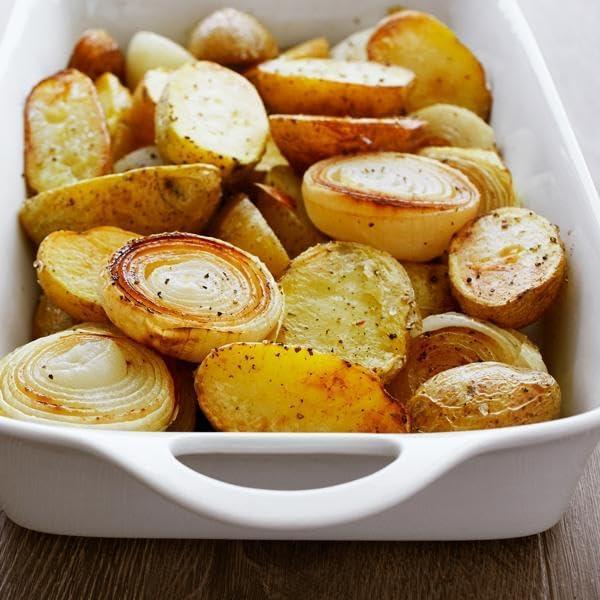 Sur La Table 4 Qt Porcelain Baking Dish – Rectangular Casserole Baker for Pasta, Roasted Veggies & Desserts, Classic White Glaze, Oven to Table, Nesting Bakeware, Dishwasher - view 5