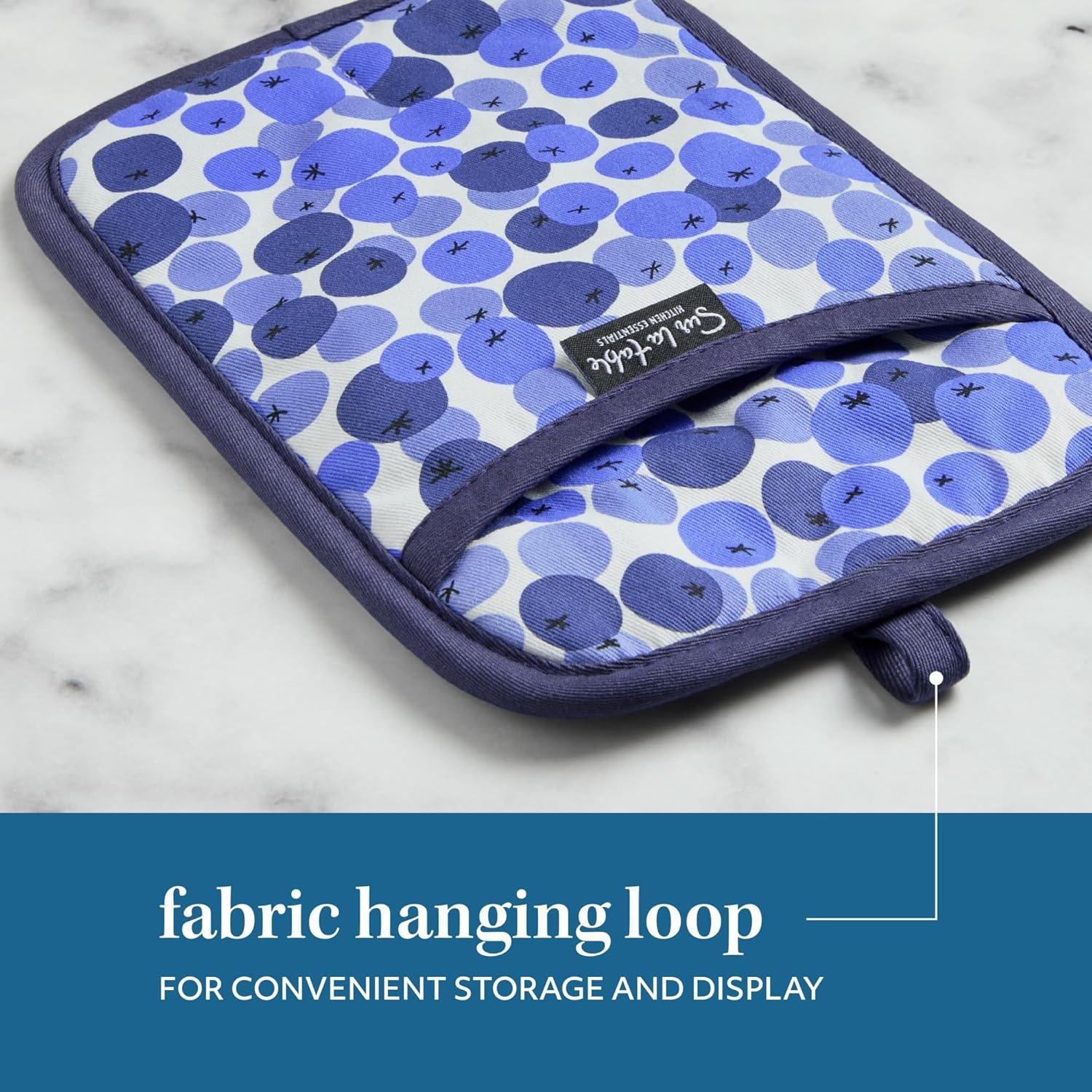 SUR LA Table Kitchen Essentials Fresh Blueberries Fruit Potholder 2-Pack Set, Heat Resistant, 100% Cotton, Flexible Non-Slip Silicone Grip, Blue/White, 7″x10″(Blue/White) - view 3