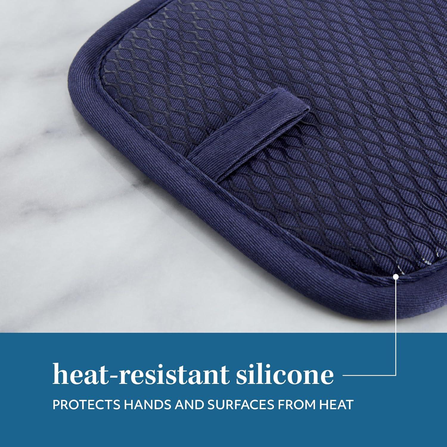 SUR LA Table Kitchen Essentials Fresh Blueberries Fruit Potholder 2-Pack Set, Heat Resistant, 100% Cotton, Flexible Non-Slip Silicone Grip, Blue/White, 7″x10″(Blue/White) - view 4