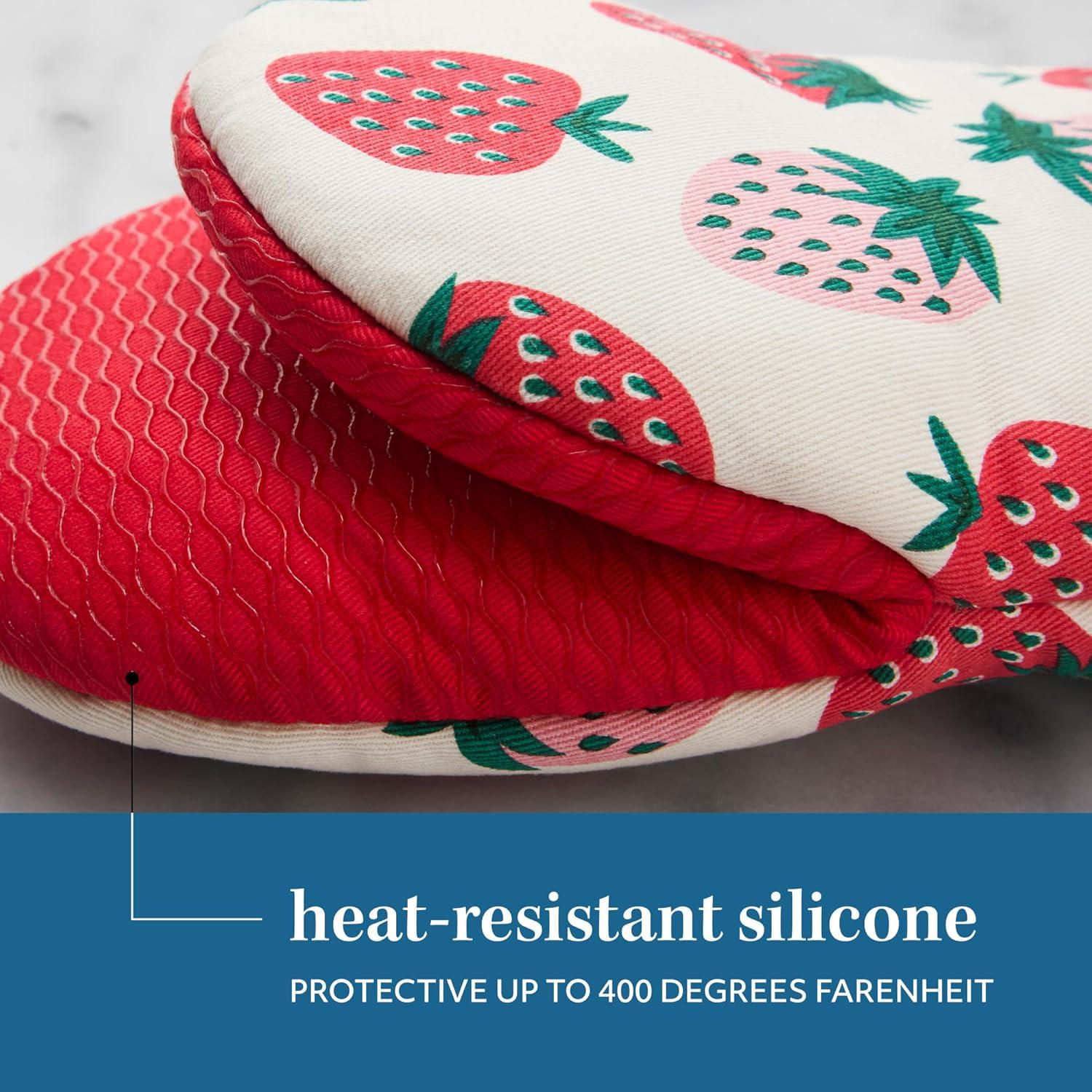 SUR LA Table Kitchen Essentials Quirky Strawberries Fruit Mini Oven Mitt 2-Pack Set, Heat Resistant, 100% Cotton, Flexible Non-Slip Silicone Grip, Pink/Green/Cream, 5.5″x8″(Pink/Green/Cream) - view 5